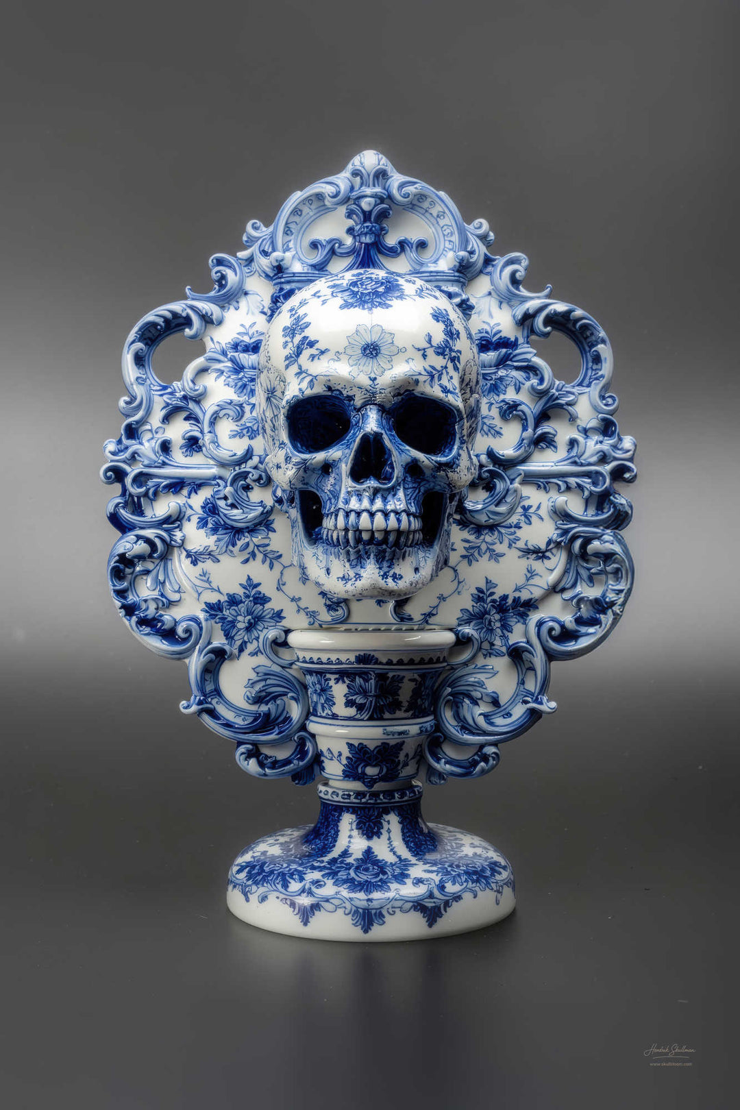 Foto van porseleinen schedel met klassieke ornamenten – SkullBloom